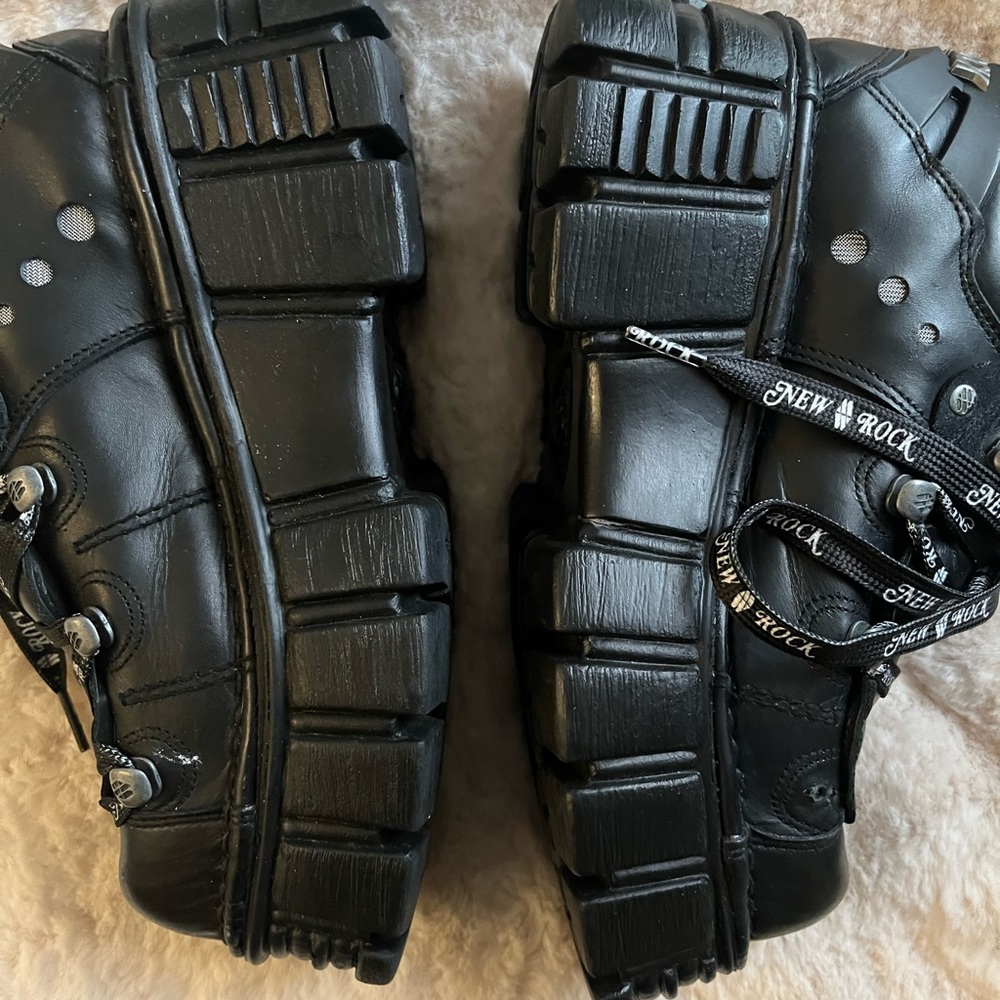 New rock platform sneaker